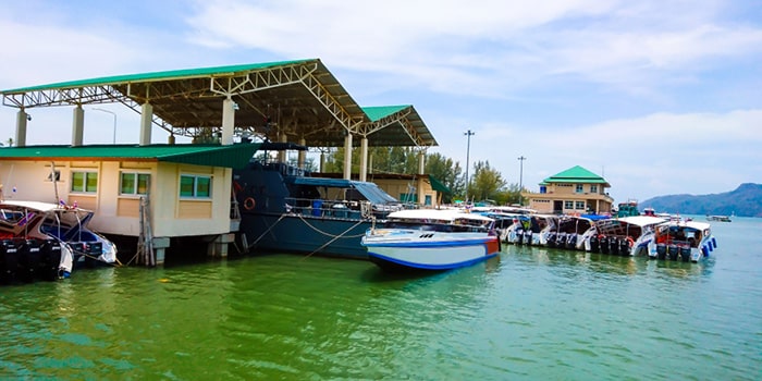 Speedboten bij Pak Bara Pier