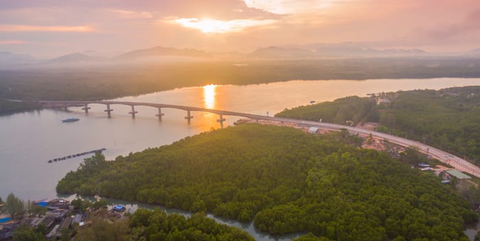 Siri Lanta-silta, joka yhdistää Koh Lanta Noin Koh Lanta Yaihin
