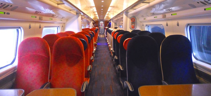 2e klasse zitplaatsen in een trein van Avanti West Coast
