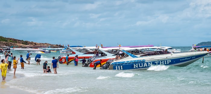 Bangkokista Koh Sametiin bussilla ja pikaveneellä