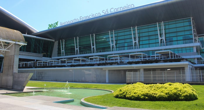 L’aeroporto Francisco Sa Carneiro si trova a circa 11 chilometri dal centro di Porto