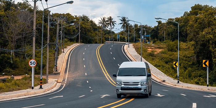 Mit dem Gemeinschafts-Minivan von Phuket nach Krabi