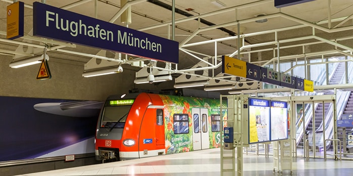 Lapangan Terbang Munich mempunyai keretapi berkelajuan tinggi yang menghubungkannya ke pusat bandar